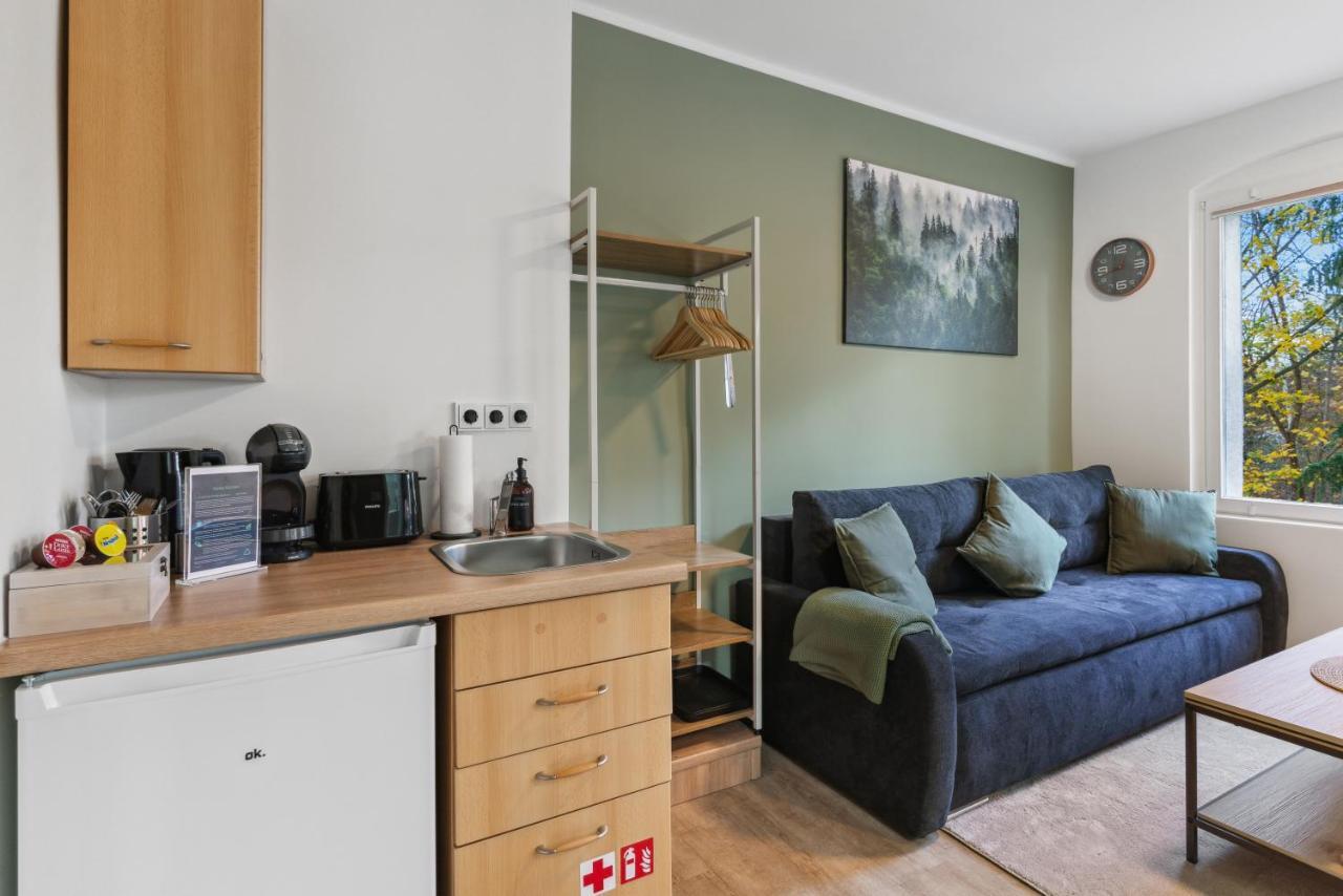 Vorstadtoase - 3 Personen - Apartment Mit Queensize-Bett, Badewanne, Schlafcouch, Parken, Netflix, Naehe Ber Eichwalde Exterior foto