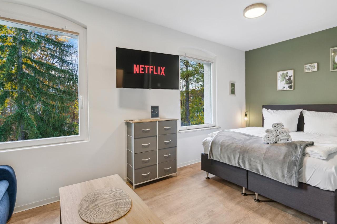 Vorstadtoase - 3 Personen - Apartment Mit Queensize-Bett, Badewanne, Schlafcouch, Parken, Netflix, Naehe Ber Eichwalde Exterior foto