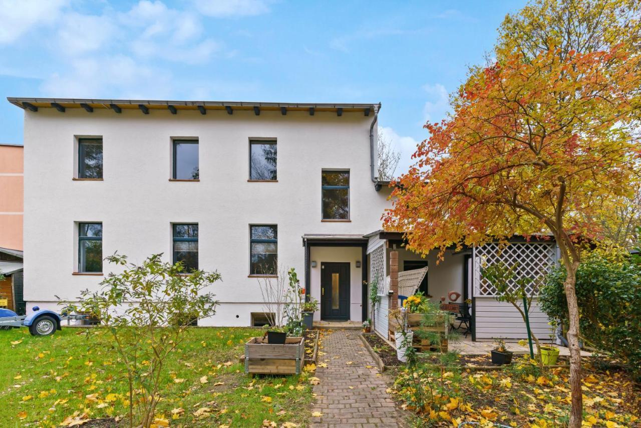 Vorstadtoase - 3 Personen - Apartment Mit Queensize-Bett, Badewanne, Schlafcouch, Parken, Netflix, Naehe Ber Eichwalde Exterior foto